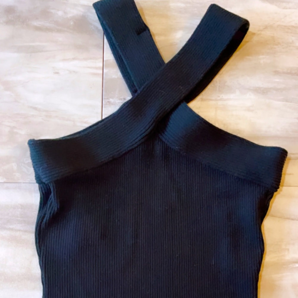 KNIT TOP WITH CROSSED STRAPS